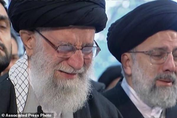 Ali Khamenei - Donald Trump Masih Saling Serang