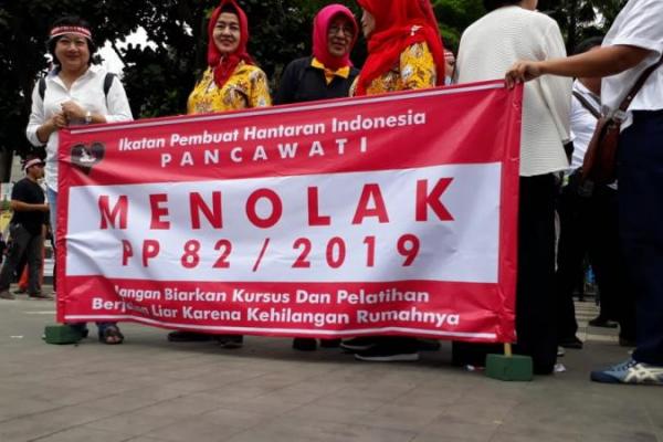 Demo Tolak Perpres 82/2019, Massa: Mendikbud, Kami Salah Apa?