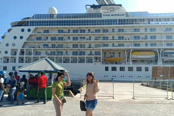 Kemenhub Sambut Kunjungan Perdana MV The World ke Pelabuhan Biak