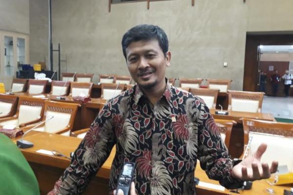 Tangani Corona, DPR Minta Menteri Gerak Cepat Realisasikan Kebijakan Jokowi