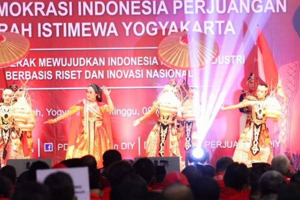 Tari Kridaning Lembu Abrit Kobarkan Semangat Nasionalisme di Rakerda PDIP Yogyakarta