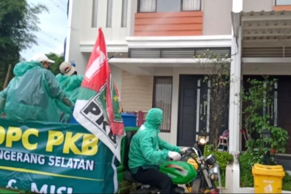 Cegah Covid-19, PKB Banten Gercep Semprot Disinfektak di Tangsel