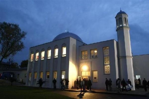 Masjid Jerman Kirim Bantuan ke Lansia Selama Ramadan