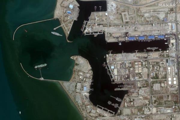 Kelabuhi AS, Iran Bikin Kapal Induk Palsu