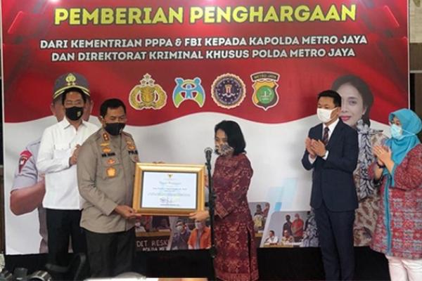 FBI dan Menteri PPPA Beri Penghargaan ke Polda Metro Jaya