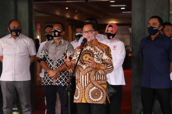 Tito Karnavian Pejabat Publik Penggerak Pemakaian Masker