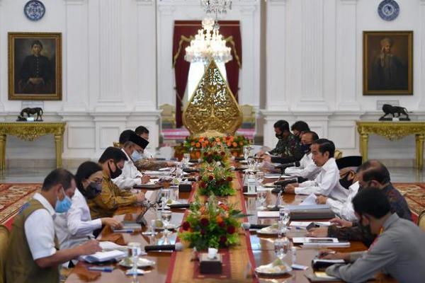 Istana Angkat Bicara Soal Kritik Jokowi dan Menteri Tak Pakai Masker