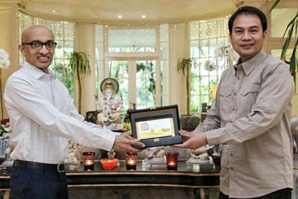 Temui Dubes Singapura, Azis Syamsuddin Ajak Perkuat Investasi di Indonesia