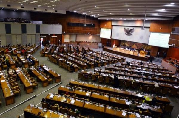 Rancangan Undang-Undang (RUU) Terorisme resmi disahkan menjadi Undang-Undang (UU) dalam rapat Paripurna DPR, di Gedung DPR, Jakarta, Jumat (25/5).