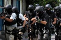 Densus 88 Geledah Rumah Terduga Teroris Poltabes Surabaya