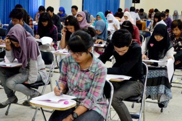 Dari jumlah tersebut, lanjut Nasih, 44.554 peserta terdaftar sebagai pemilik nomor pendaftaran Kartu Indonesia PIntar (KIP) Kuliah, dan 123.099 lainnya non-pemegang KIP Kuliah.