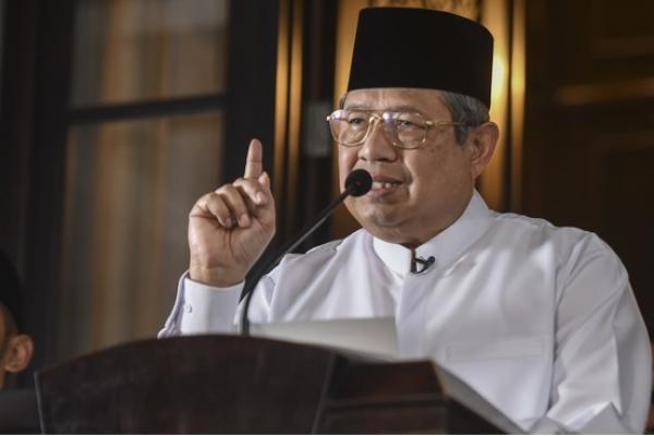 Presiden keenam Susilo Bambang Yudhoyono (SBY) mempersilakan jika prasasti Bandar Udara Internasional Lombok yang ditandatanganinya dibongkar oleh pemerintahan Presiden Jokowi.