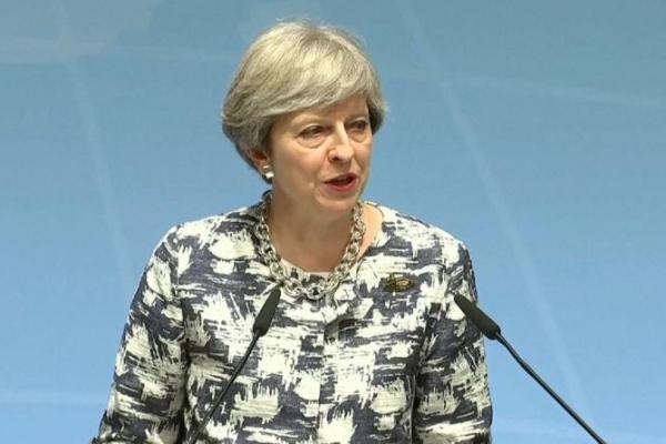 Theresa May memperingatkan 23 diplomat Rusia, supaya meninggalkan Inggris dalam tempo satu minggu ke depan.