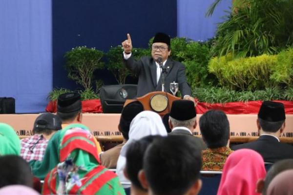 Senator asal Kalimantan Barat itu juga mempertanyakan dimana dan dimana kalian (mahasiswa) sekarang?.