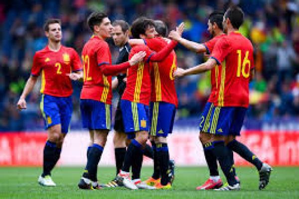 Enrique hanya meninggalkan 11 pemain dari skuad Piala Dunia Spanyol. 11 pemain tersebut akan melakoni pertandingan Liga Bangsa UEFA pada Jumat, 16 November 2018 mendatang.