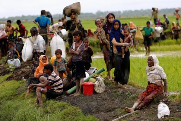 Sebagian besar anak-anak dan perempuan, melarikan diri dari Myanmar dan menyeberang ke Bangladesh setelah pasukan militer melancarkan tindakan kekerasan terhadap komunitas Muslim minoritas pada 25 Agustus 2017.