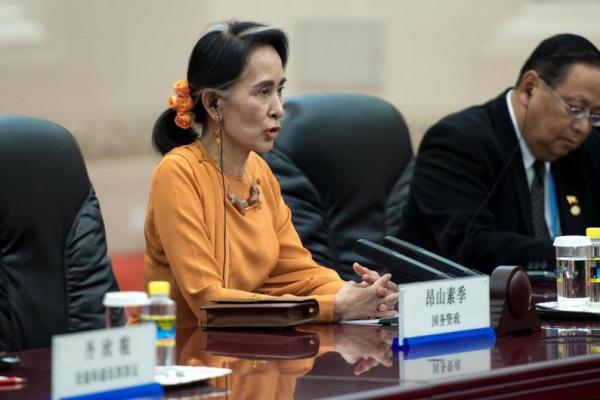 Kepada McConnell, Suu Kyi sebagai peraih nobel perdamaian dan pemimpin Myanmar menyampaikan bahwa pelanggaran hak asasi manusia perlu diperhatikan.