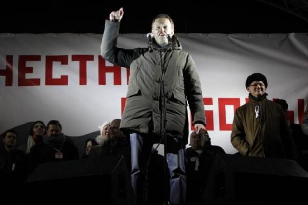 Dia dan lebih dari 800 orang ditangkap dalam acara Hari Rusia. Hukuman Navalny kemudian dikurangi menjadi 25 hari