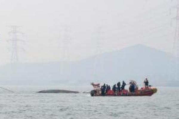 Kapal feri yang membawa lebih dari 200 penumpang tenggelam di Filipina akibat kondisi cuaca buruk