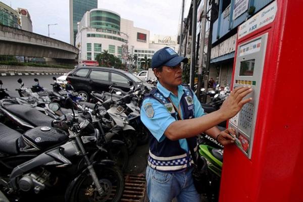 Penggunaan alat parkir meter di tiga lokasi Terminal Parkir Elektronik (TPE) yang menjadi percontohan sejak tahun 2015 disebut menambah PAD Pemerintah Provinsi DKI Jakarta.