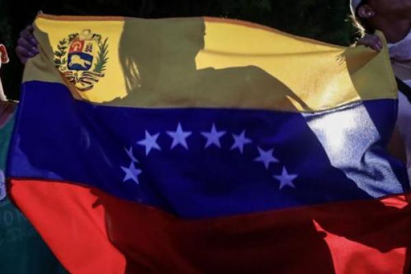 Pengumuman itu dibuat oleh legislator partai Sosialis Jorge Rodriguez, yang mengepalai tim perunding pemerintah. Rodriguez mengatakan pemerintah Venezuela tidak akan menghadiri pembicaraan yang akan dimulai pada Minggu.