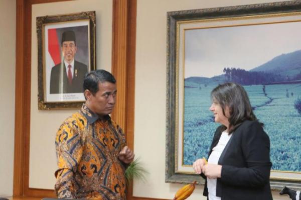 Amran menjelaskan bawah Indonesia sangat memperhatikan dan sangat berkepentingan dengan lingkungan