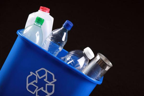 Mulai 2019, Parlemen Eropa tidak akan menggunakan botol plastik dalam rapat.