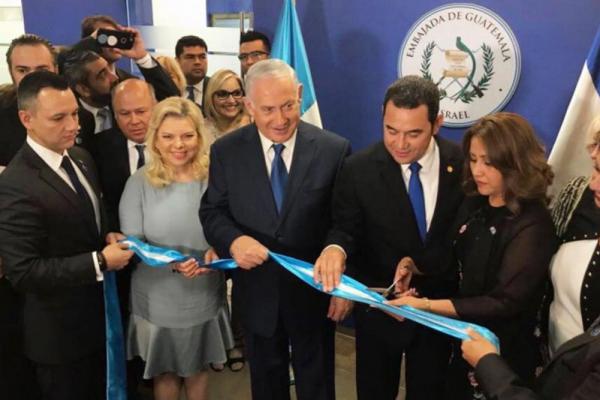Guatemala menjadi negara kedua setelah Amerikat Serikat (AS), yang Senin (14/5) lalu terlebih dahulu memindahkan kedubesnya