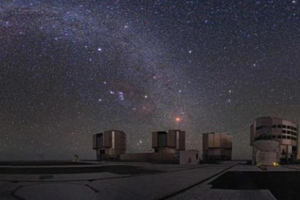 Astronom tertarik untuk memahami bagaimana galaksi terbentuk, serta bagaimana bintang-bintang muncul dari gas difus dari medium intergalaksi. Galaksi gelap