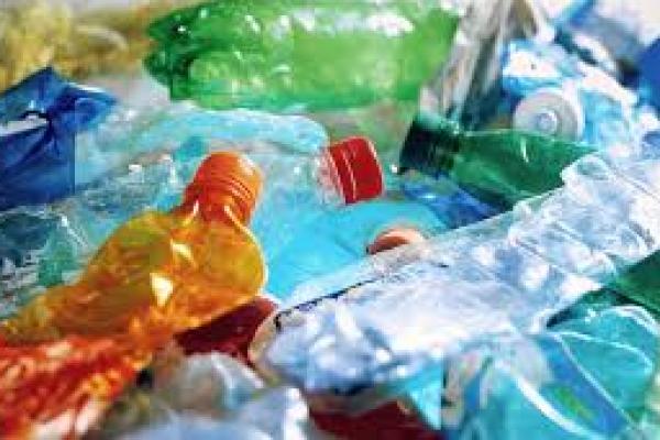 pemerintah telah melakukan kekeliruan dalam menyikapi regulasi sampah yaitu UU. 18 Tahun 2008 tentang Pengelolaan Sampah (UUPS) 