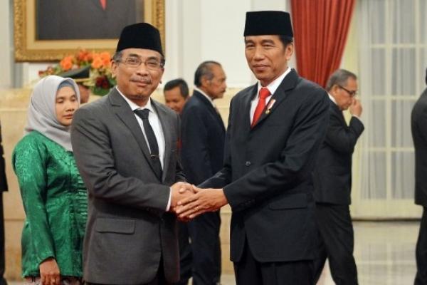 Sikap Presiden Jokowi yang membiarkan kunjungan Anggota Wantimpres dan tokoh Nahdatul Ulama (NU) Yahya Staquf ke Israel menuai kecaman.