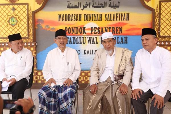 Ketua Dewan Syuro Partai Kebangkitan Bangsa (PKB) KH Dimyati Rois menegur Muhaimin Iskandar (Cak Imin) yang terkesan “one man show” dalam upayanya sebagai calon Wakil presiden (Cawapres) 2019 mendampingi Presiden Jokowi di Pilpres 2019.