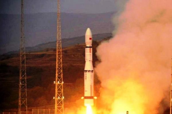 Iran Luncurkan Roket Pembawa Satelit Zuljanah