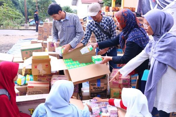 Ketika melakukan kunjungan ke lokasi gempa di Lombok, Wakil Ketua DPR Fahri Hamzah menemukan banyak bantuan berupa mie instan untuk para korban. Sementara banyak anak-anak yang membutuhkan bantuan gizi.