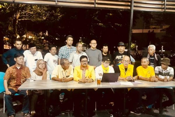 Solidaritas Alumni Universitas Indonesia (UI) Lintas Generasi mendesak DPR untuk membentuk Pansus Adu Domba oleh Presiden Jokowi.