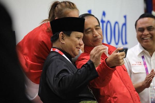 Presiden Jokowi menyampaikan ucapan terimakasih kepada Prabowo Subianto selaku Ketua Ikatan Pencak Silat Indonesia (IPSI). Hal itu menyusul prestasi Pencak Silat yang memperoleh 14 emas dalam ajang Asian Games 2018.