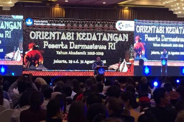 Dalam acara orientasi tesebut para peserta diperkenalkan dengan budaya dan kearifan lokal sebagai bekal untuk tinggal di Indonesia selama satu tahun ke depan.