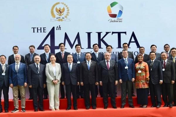 Ketua DPR RI Bambang Soesatyo mengajak parlemen yang tergabung dalam MIKTA (Meksiko, Indonesia, Korea, Turki dan Australia) lebih meningkatkan partisipasi perempuan dalam perdamaian dan keamanan.