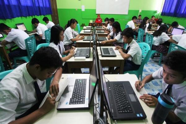 Muhadjir mengatakan, saat ini baru 1.472 sekolah di daerah 3T yang terpapar internet.