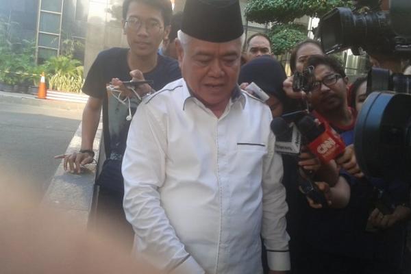 Komisi Pemberantasan Korupsi (KPK) melakukan pemeriksan terhadap anggota DPR dari Fraksi Partai Golkar, Nawafie Saleh terkait kasus suap proyek PLTU Riau-1.