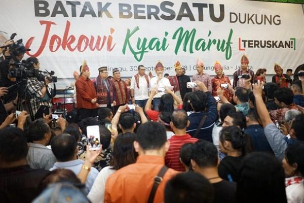 Sejumlah kepala daerah di kawasan Danau Toba ramai-ramai memberikan dukungan kepada pasangan capres-cawapres Jokowi-Ma`ruf Amin dalam kontestasi Pilpres 2019 mendatang.