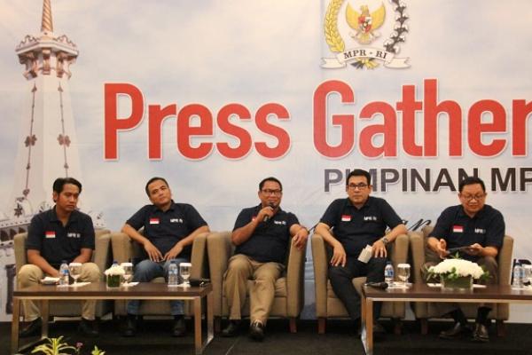 Fraksi Partai Gerindra di MPR RI sepakat dengan Gubernur Daerah Istimewa Yogyakarta (DIY) Sri Sultan Hamengkubuwono X, demokrasi di tanah air sedang menghadapi ujian.