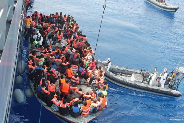 Otoritas penjaga pantai mengatakan bahwa 16 migran Maroko dilaporkan hilang setelah satu perahu lainnya tenggelam di lepas pantai Mediterania.