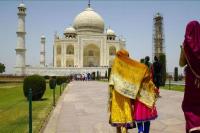 Taj Mahal Dibuka di Tengah Lonjakan Kasus Virus Corona di India