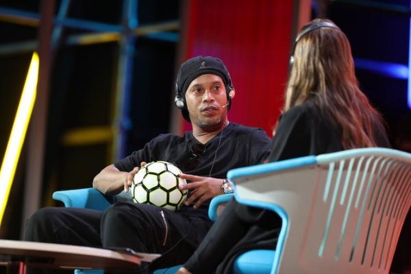 Ronaldinho berencana membuka akademi sepak bola di Negeri Petro Dolar tahun ke depan.