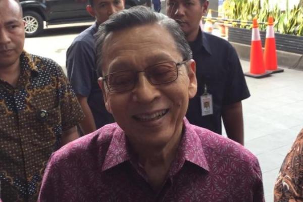 KPK menjadwalkan pemeriksaan terhadap mantan Wakil Presiden (Wapres) Boediono. Pemeriksaan Boediono terkait pengembangan kasus bailout Bank Century.