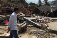 Rangkaian Foto Jokowi Saat Datang ke Lokasi Bencana Tsunami Banten