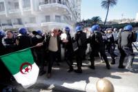 Kibarkan Bendera Berber, Aljazair Ringkus 22 Demonstran