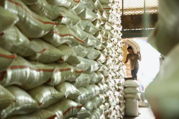 Mengacu data Badan Pusat Statistik (BPS), terjadi surplus beras dari tahun ke tahun, yakni produksi di 2018 menghasilkan surplus beras 4,37 juta ton, 2019 surplus 2,38 juta ton dan 2020 surplus 1,97 juta ton.