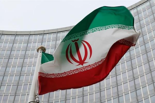 Washington sudah membuat daftar hitam tiga entitas Iran karena terlibat dalam transaksi untuk berdagang di petrokimia Iran.